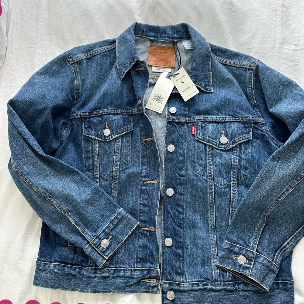 Women’s Levi’s Jean jacket NWT